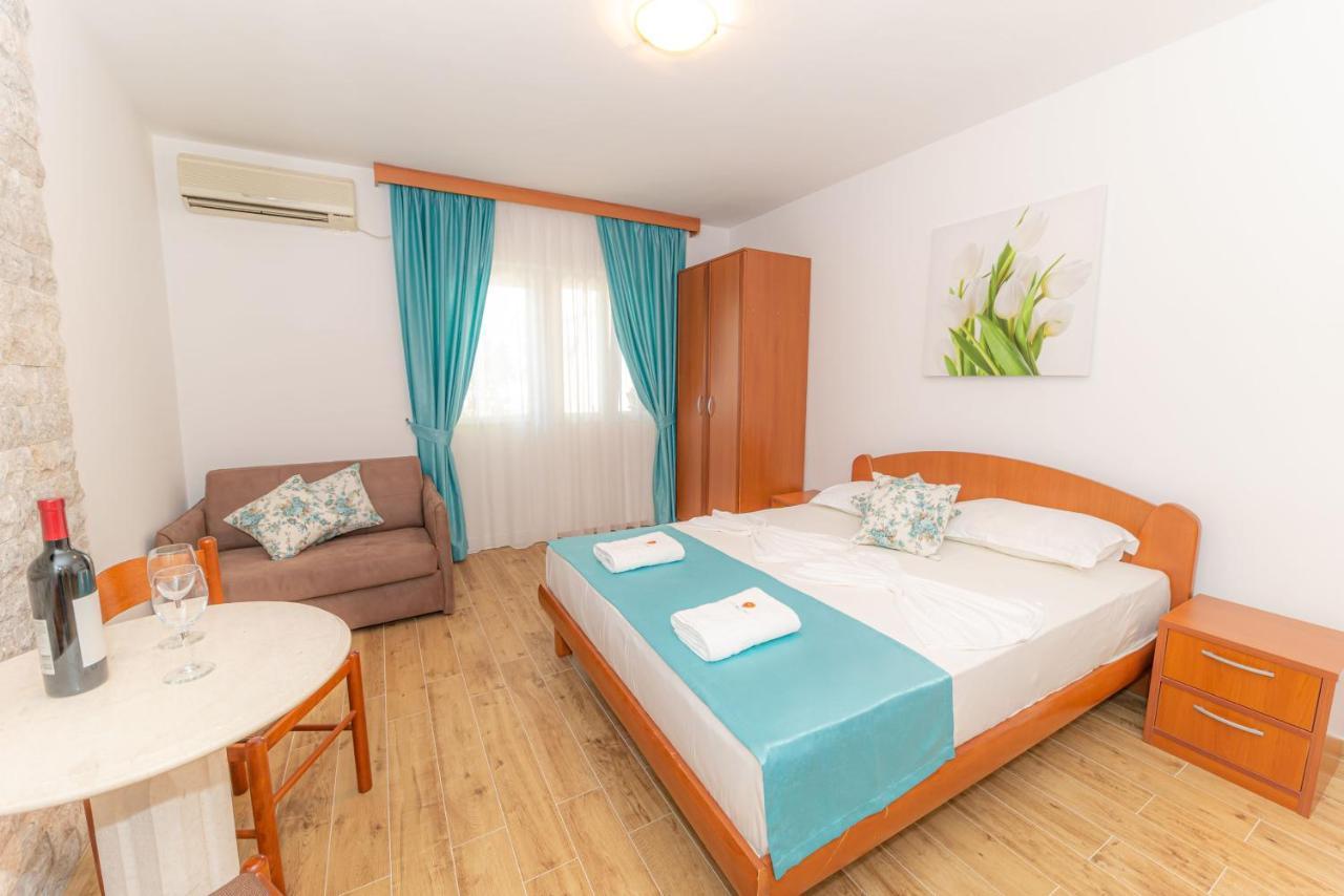 Guest House S-Lux Petrovac 외부 사진