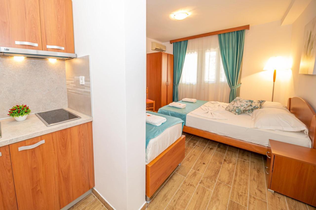 Guest House S-Lux Petrovac 외부 사진