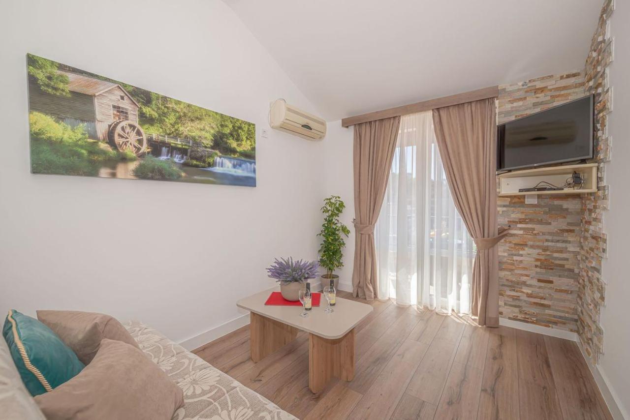 Guest House S-Lux Petrovac 외부 사진