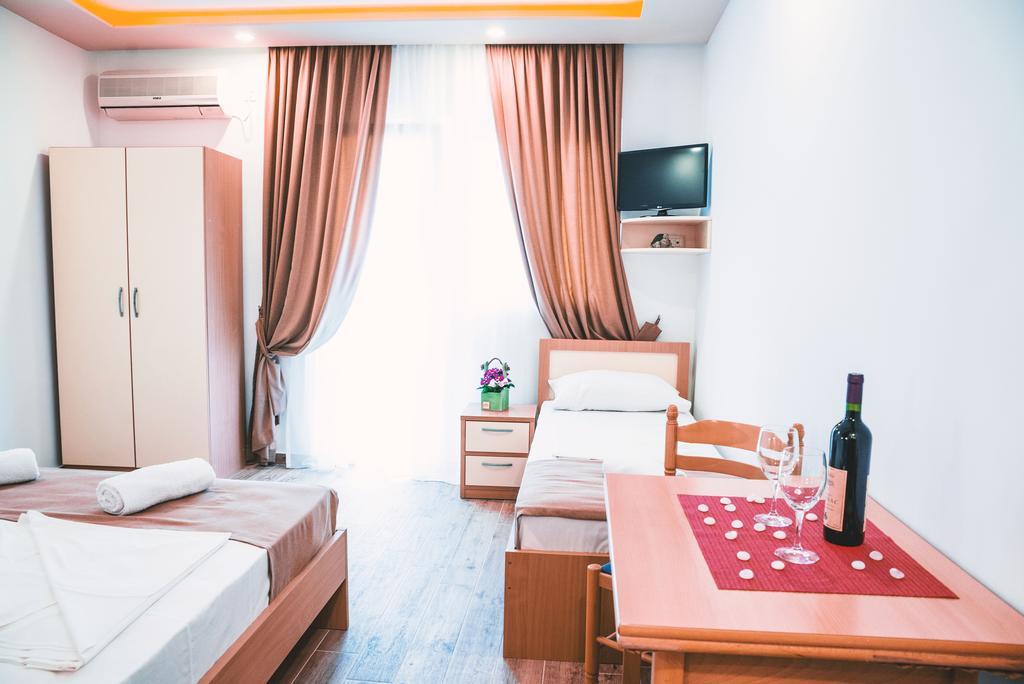 Guest House S-Lux Petrovac 외부 사진